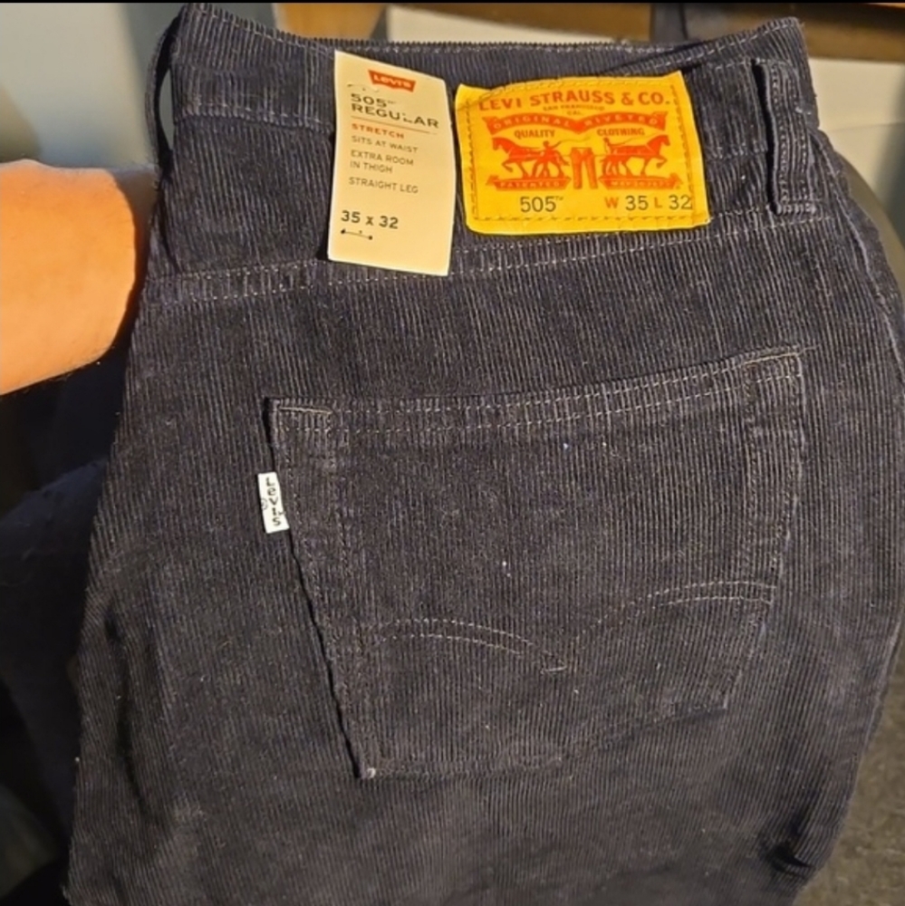 Levi's NWT 505 Corduroy pants 35 * 32